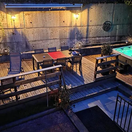 Holiday home Proche Station Avec Jacuzzi Prive, Courchevel, Meribel 30 Min *