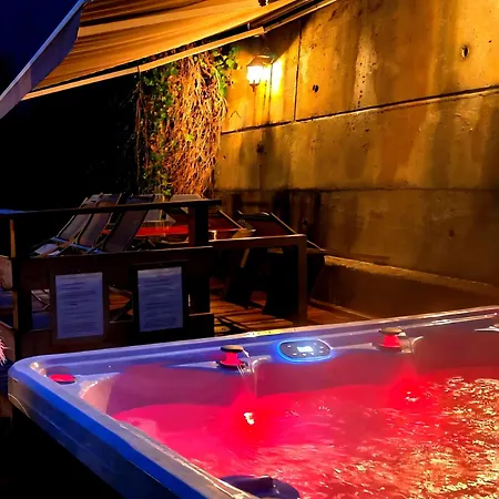 Vakantiehuis Chalet Proche Station Ski Avec Jacuzzi Prive, Courchevel, Meribel 30 Min